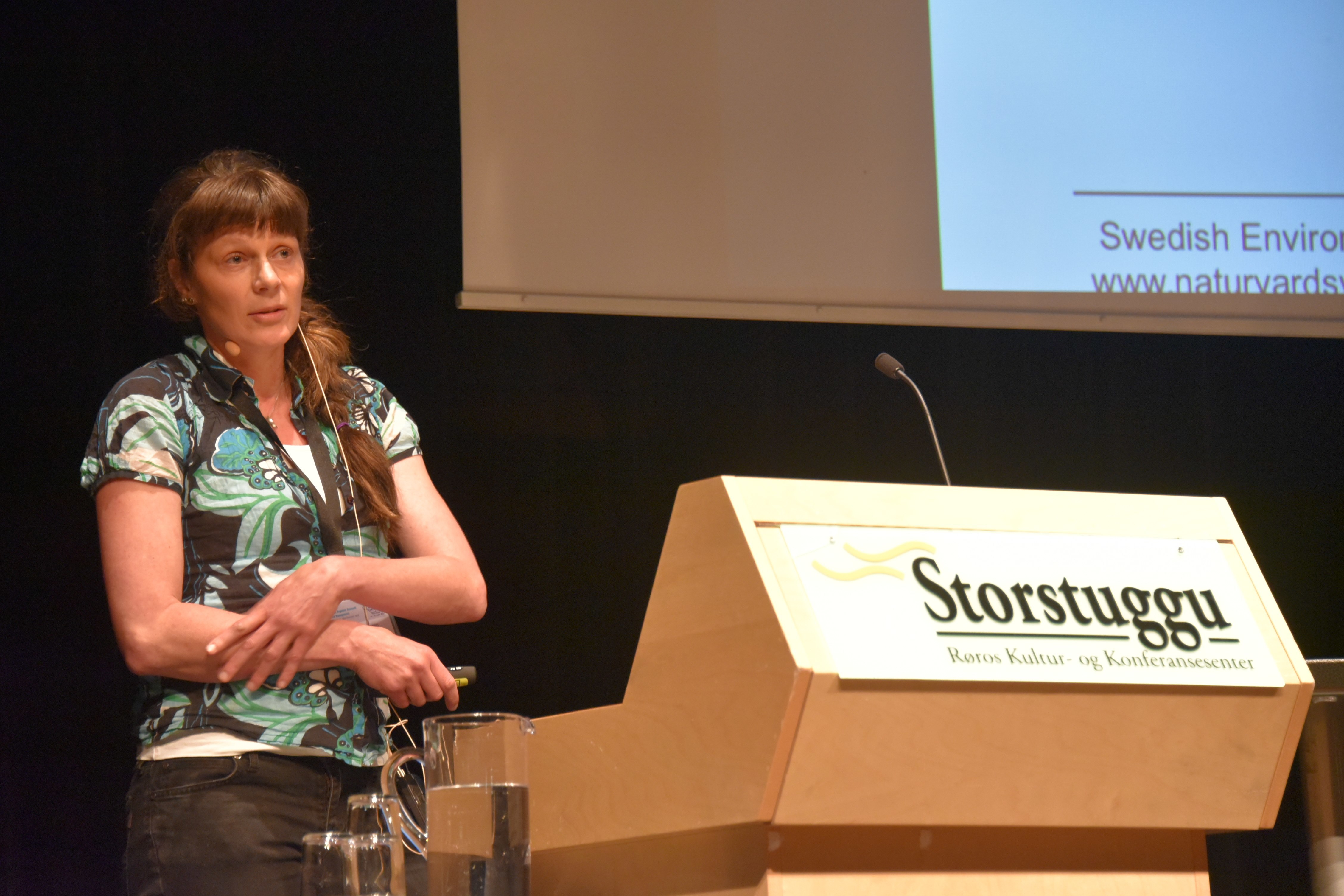 Forsker Wiebke Neuman ved Sveriges lantbruksuniversitet . Foto: Manuela Panzacchi/NINA.